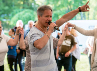 Fest biesiadna zabawa. Szlagiery zabrzmiały w Parku Słupna