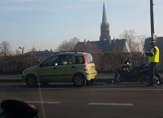 Zderzenie na Oświęcimskiej. Motocyklista w szpitalu