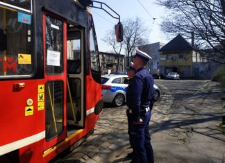 Mysłowiccy policjanci sprawdzają przestrzeganie nowych przepisów