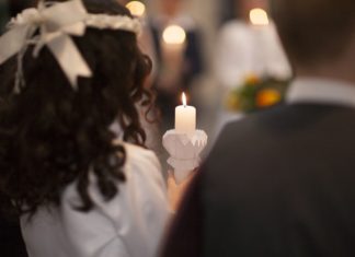 Pierwsza komunia w czasach epidemii. Jest zarządzenie abp. Skworca