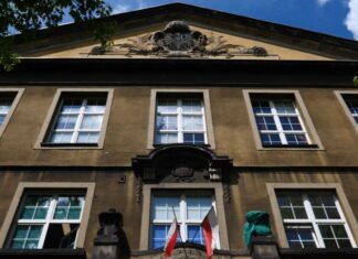 Rozstrzygnięto przetarg na remont elewacji I LO