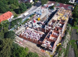 Szkoła na Laryszu rośnie w górę