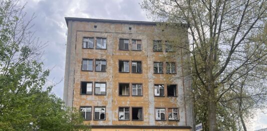 Charakterystyczny budynek zniknie z krajobrazu Mysłowic. [fot. Bogumił Stoksik]