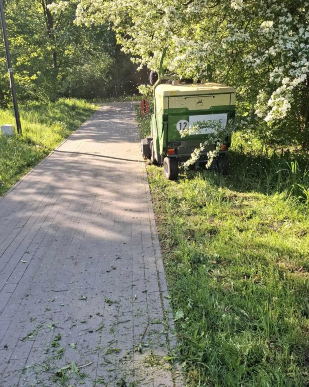 Kosiarka ZOMM w akcji. [fot. ZOMM FB]