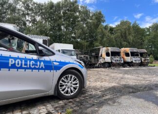 Pięć ciężarówek w ogniu. Wybuchy i łuna nad Mysłowicami
