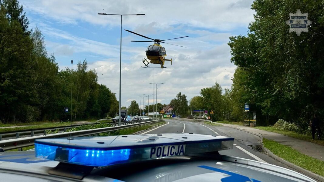 Interwencja służb po potrąceniu rowerzysty na ul. Obrzeżnej Zachodniej. Fot. Policja Mysłowice