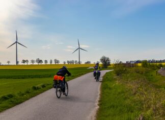 Torby do bikepackingu – jak wybrać odpowiednie akcesoria na rowerową wyprawę?