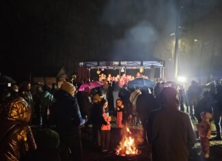 Ciepła atmosfera mimo chłodu i deszczu