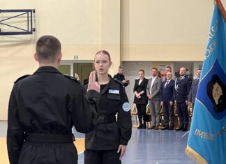 Klasy mundurowe w II LO. Uczniowie złożyli uroczyste ślubowanie