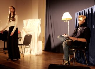 Wojna, miłość i dojrzewanie – sztuka teatralna zagrana przez młodzież z Ukrainy