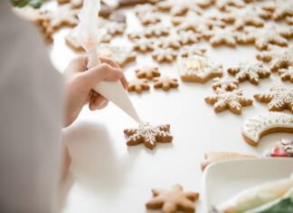 Wspólne pieczenie pierniczków i charytatywny kiermasz w SP 15