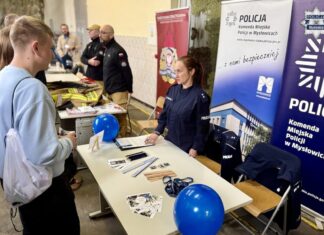 Policyjny mundur przyciąga młodych. Targi pracy w Mysłowicach z rekordowym zainteresowaniem