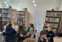 Uczniowie odkrywali świat bibliotek cyfrowych. Nietypowa lekcja w Filii nr 9 fot. MBP w Mysłowicach