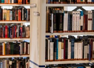 Biblioteka w telefonie? To już możliwe dzięki aplikacji Sowa MOBI