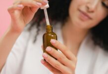 Najlepsze serum nawilżające do twarzy – ranking formuł z potwierdzonym działaniem